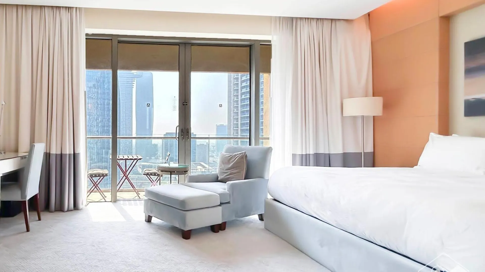The Address Dubai Mall - Burj Khalifa View איחוד האמירויות הערביות